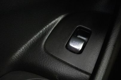 Car image 32