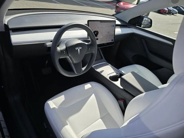 Tesla Model Y Long Range AWD 378 kW image number 11