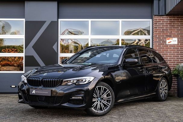 BMW 330 Touring e M Sport xDrive 215 kW image number 1