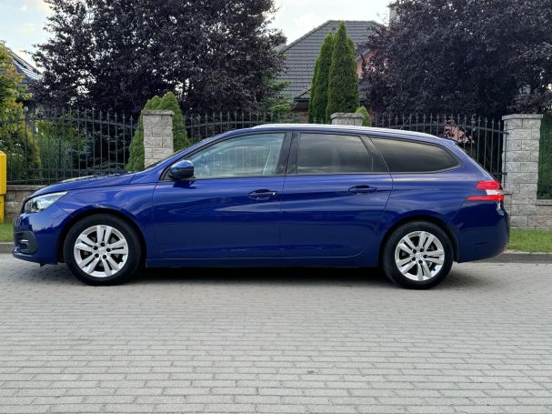 Peugeot 308 1.5 BlueHDi Allure 96 kW image number 3