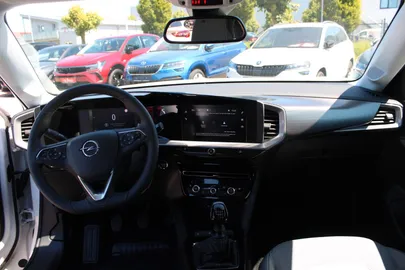 Car image 18
