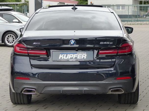 BMW 545 e xDrive 290 kW image number 3