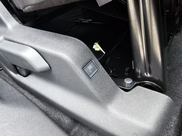 Car image 28