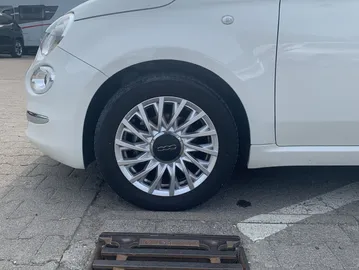 Car image 17