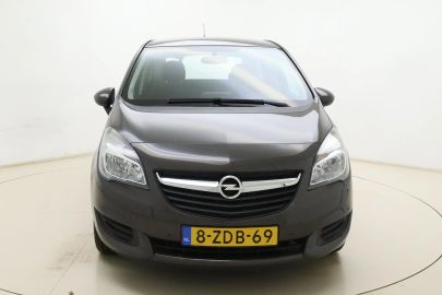 Car image 3