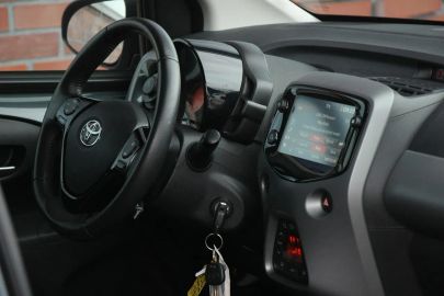 Car image 26