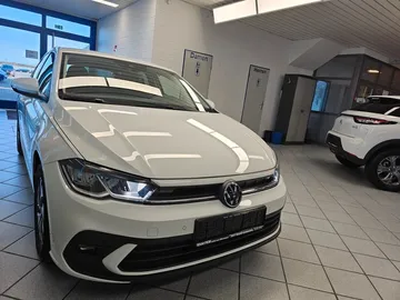Car image 25