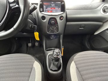 Car image 11