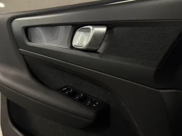 Car image 39