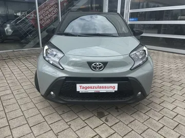 Car image 3