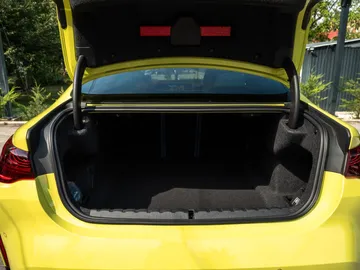 Car image 32
