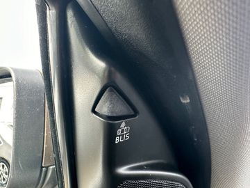 Car image 36