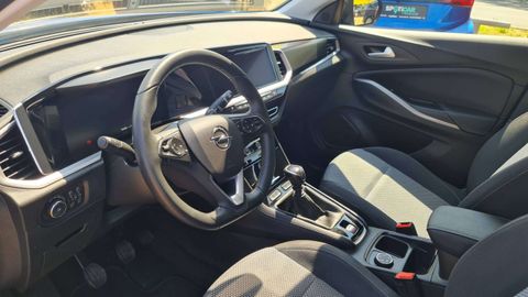 Car image 12