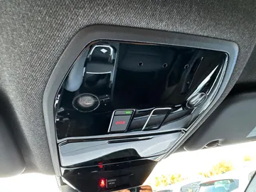 Car image 33