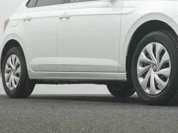 Car image 28
