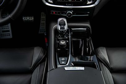 Car image 36