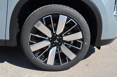 Car image 32