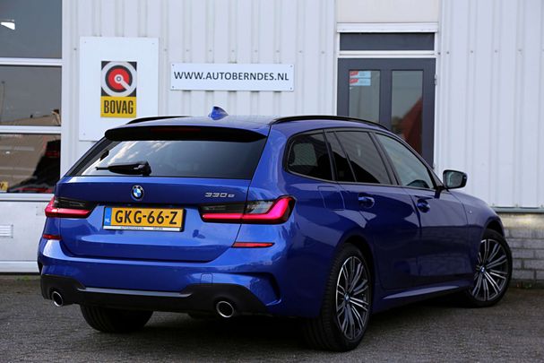 BMW 330 e Touring M Sport 213 kW image number 2