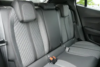 Car image 26