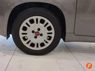 Car image 15