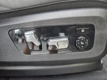 Car image 46