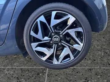 Car image 13