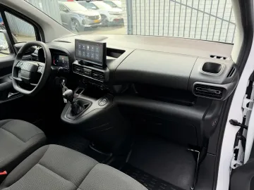 Car image 29