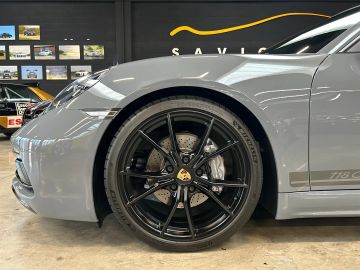 Car image 26