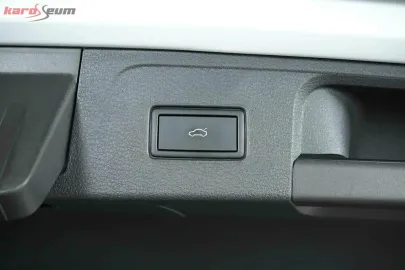 Car image 37