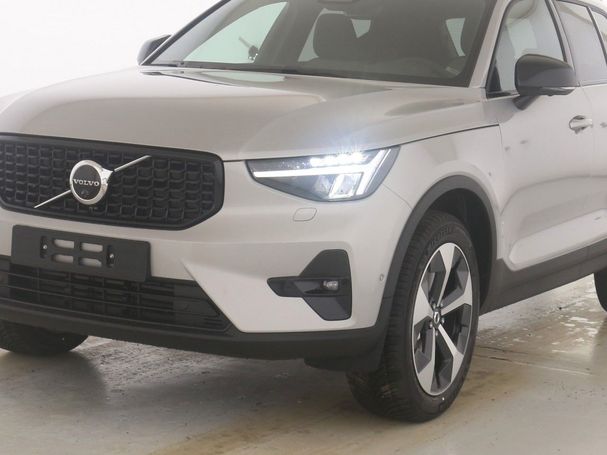 Volvo XC40 Plus Dark 145 kW image number 2