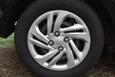 Car image 29
