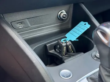 Car image 34
