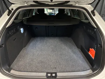 Car image 33