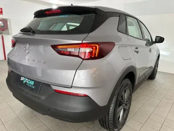 Car image 26