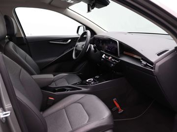 Car image 32