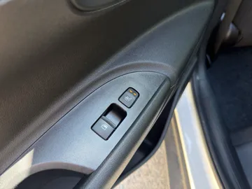 Car image 28