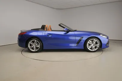 Car image 4