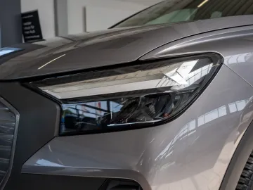Car image 32