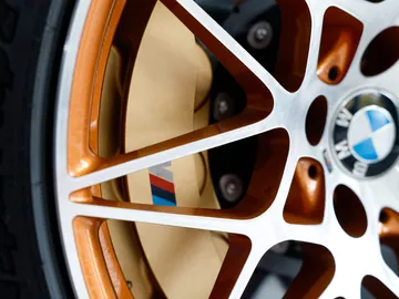 Car image 30