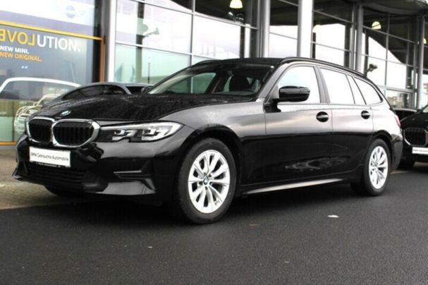 BMW 320i Advantage 135 kW image number 1