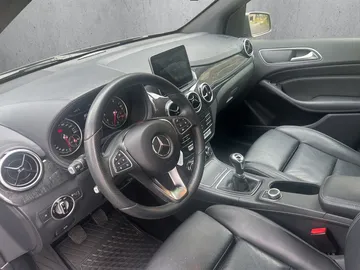 Car image 22