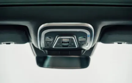 Car image 33