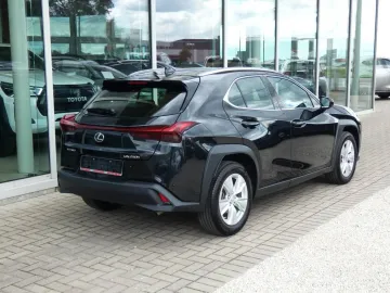 Car image 32