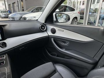 Car image 35