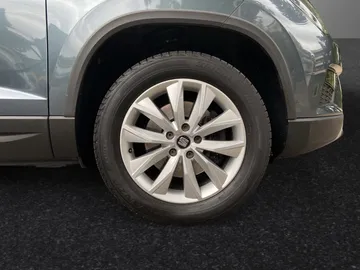 Car image 28