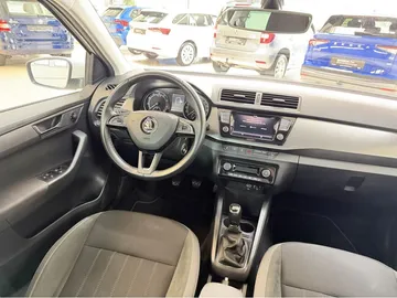 Car image 16