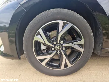Car image 24