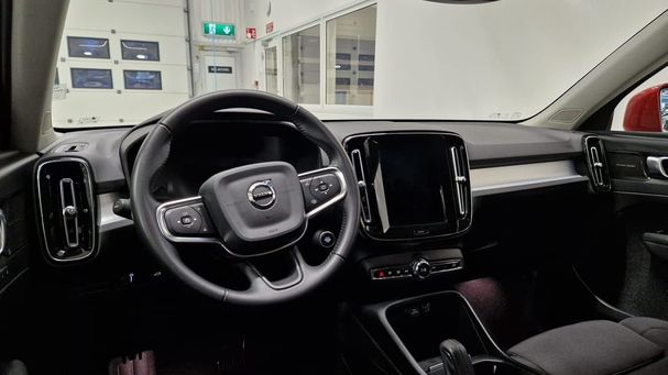 Volvo XC40 B4 Momentum 147 kW image number 5