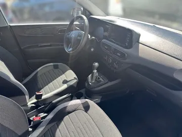 Car image 12