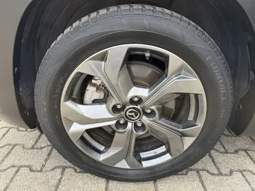 Car image 12